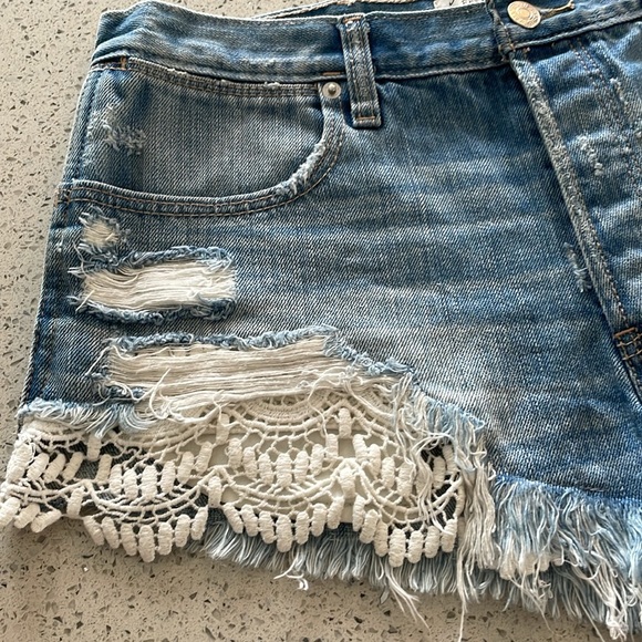 Abercrombie and Fitch festival shorts high-rise. Size8-W29. - Picture 6 of 7
